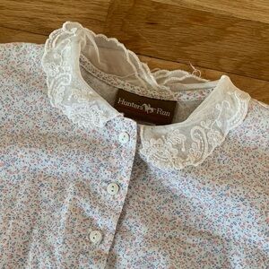 Floral blouse with lace collar medium